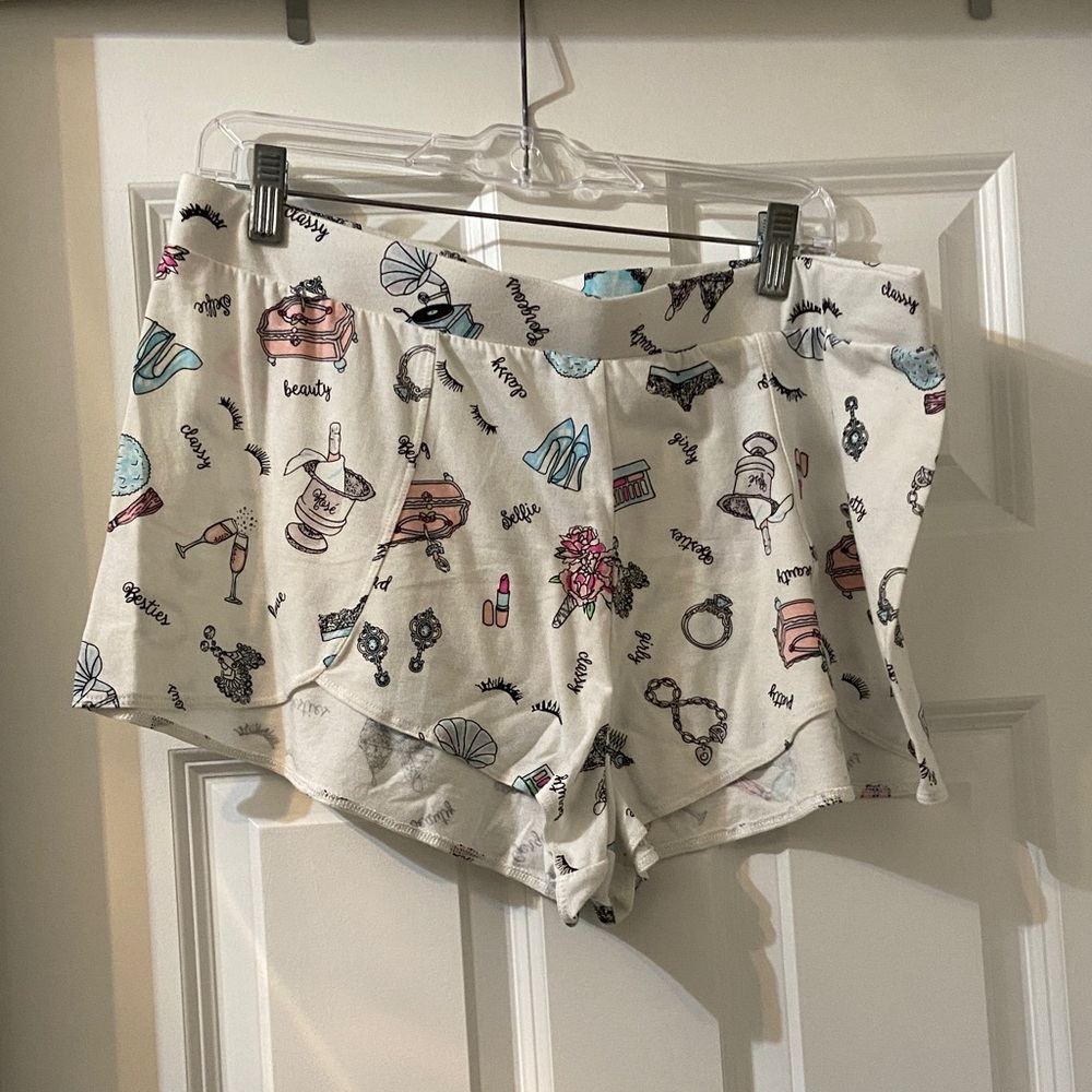 🧡 Women’s ‘Secret Treasures’ girly print pajama/lounge shorts